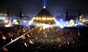 Coldplay - лучшие хедлайнеры фестиваля "Гластонбери" за всю историю